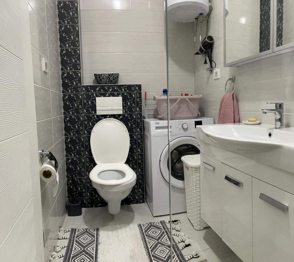 Apartman Sims Биелина Экстерьер фото
